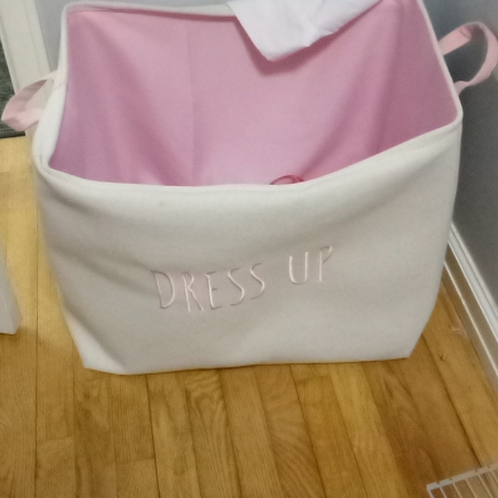 Dress up bin